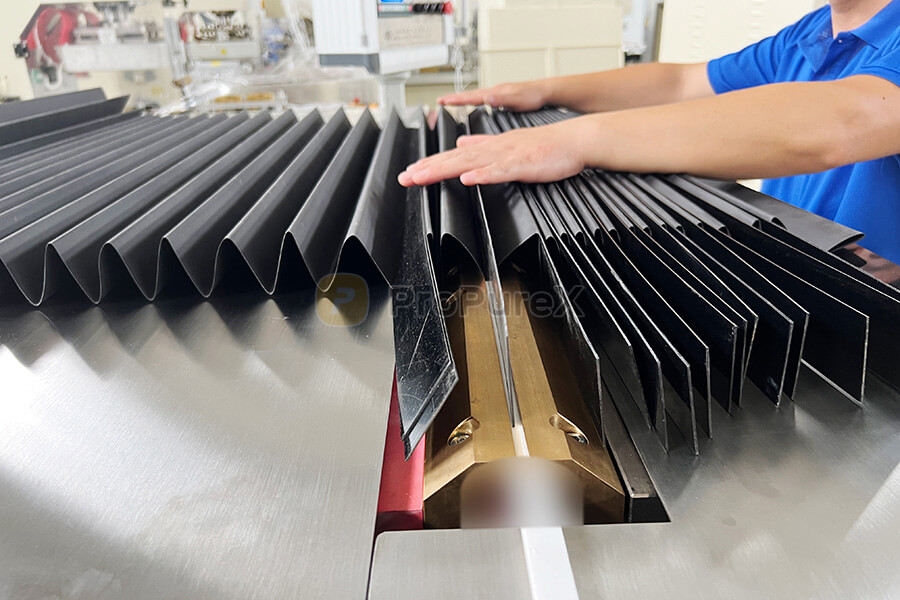 风琴柔性防护罩焊接机焊接演示